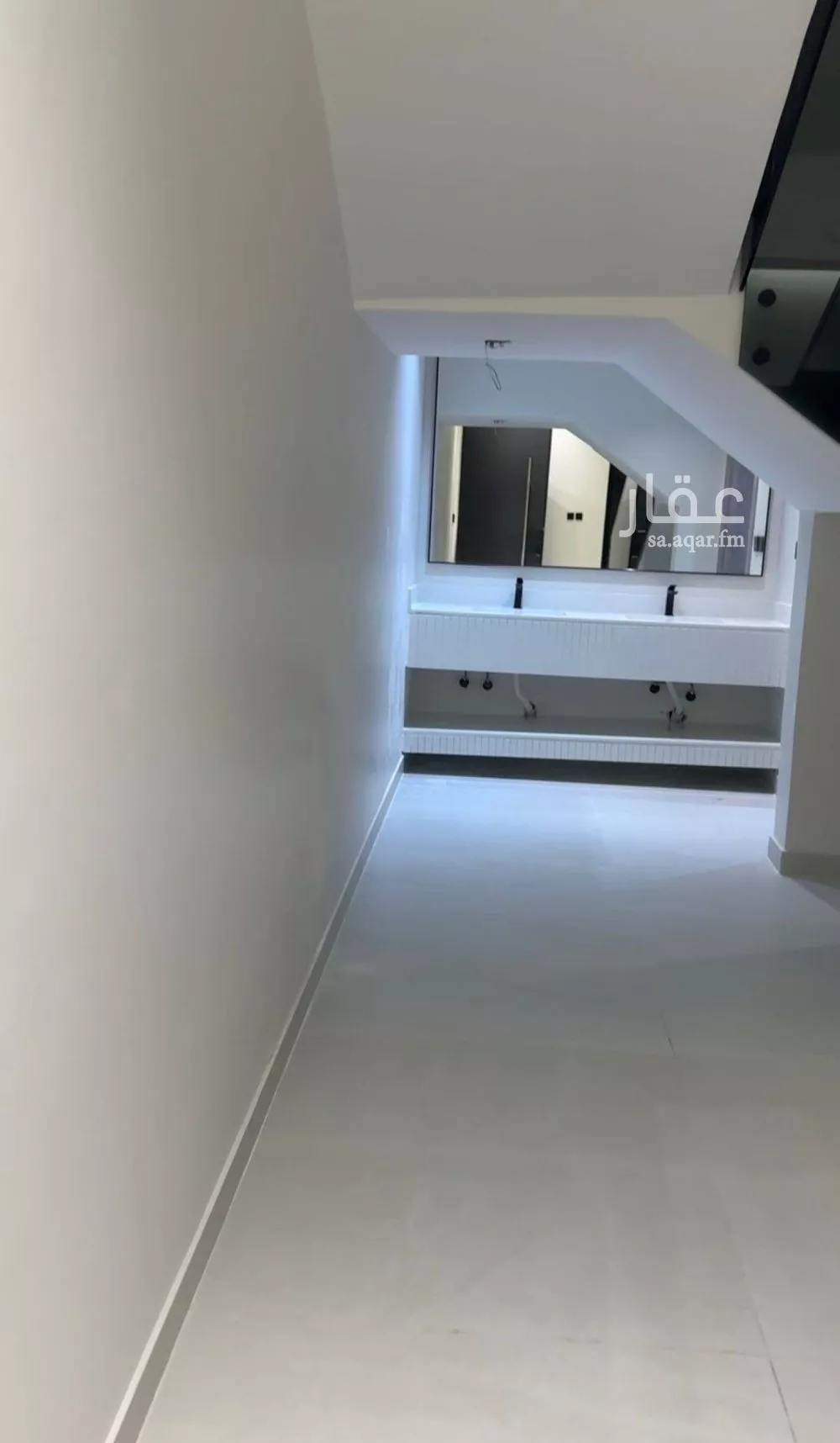 فيلا 9 غرف في الامواج 3