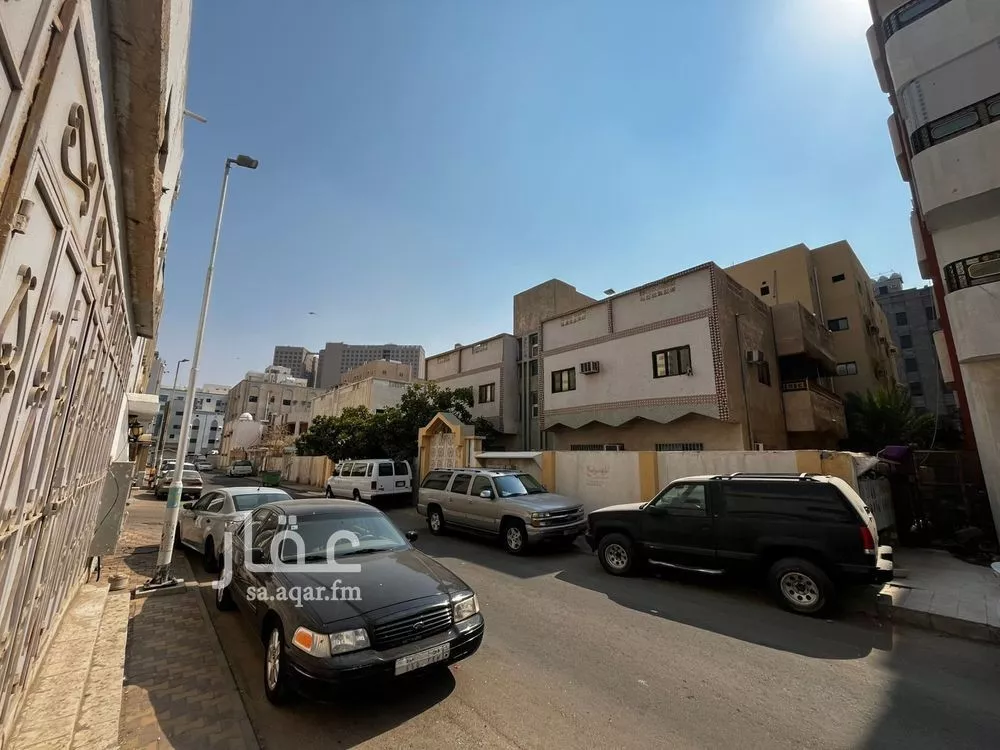 عمارة 700 م² في الجامعة 1