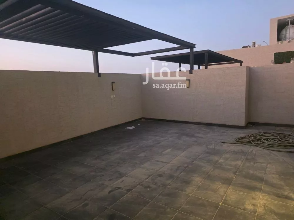 فيلا 6 غرف في العارض 2