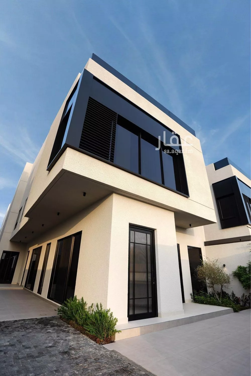 فيلا 5 غرف في السيف 4