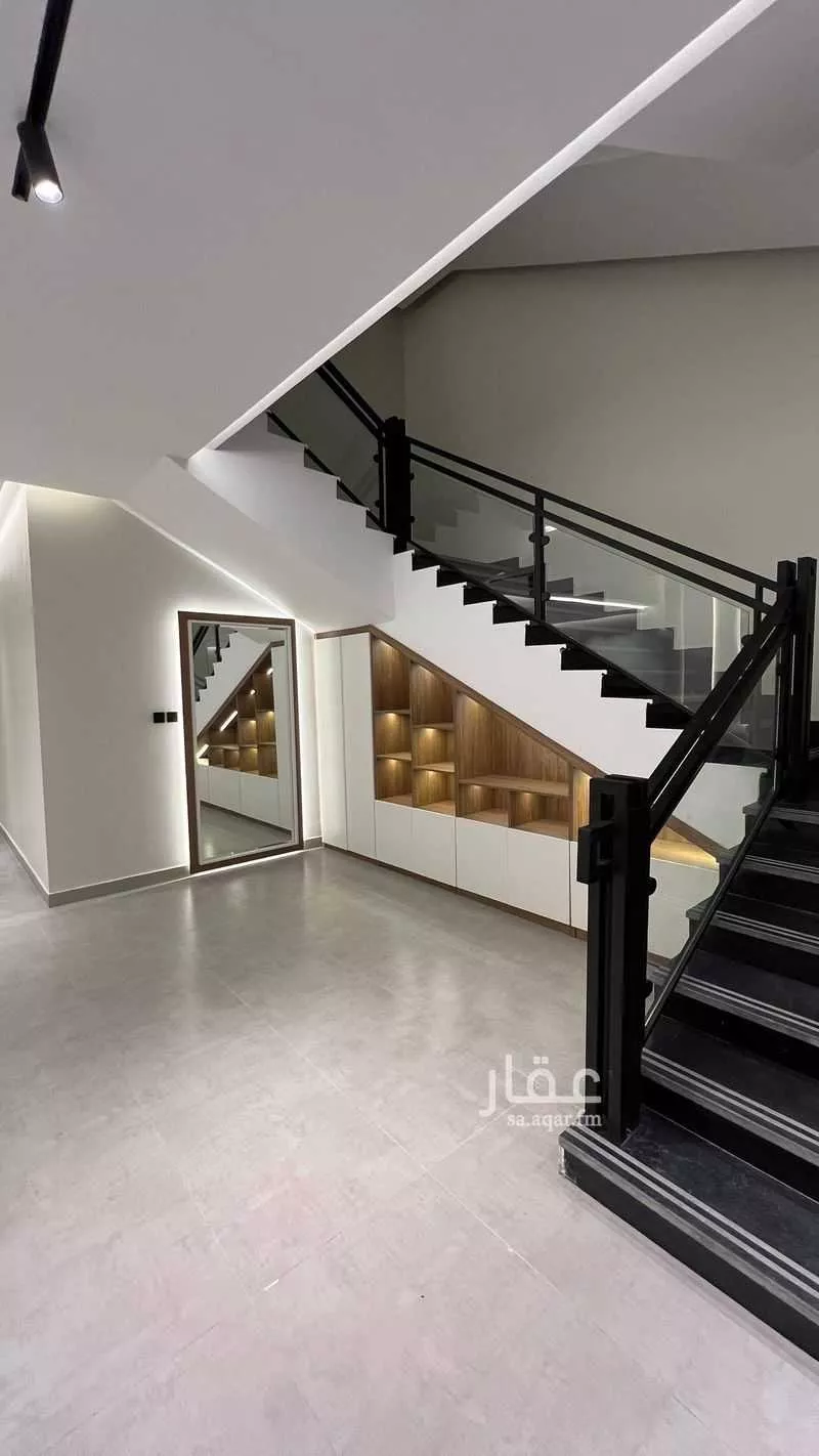 فيلا 8 غرف في الملك فهد 3