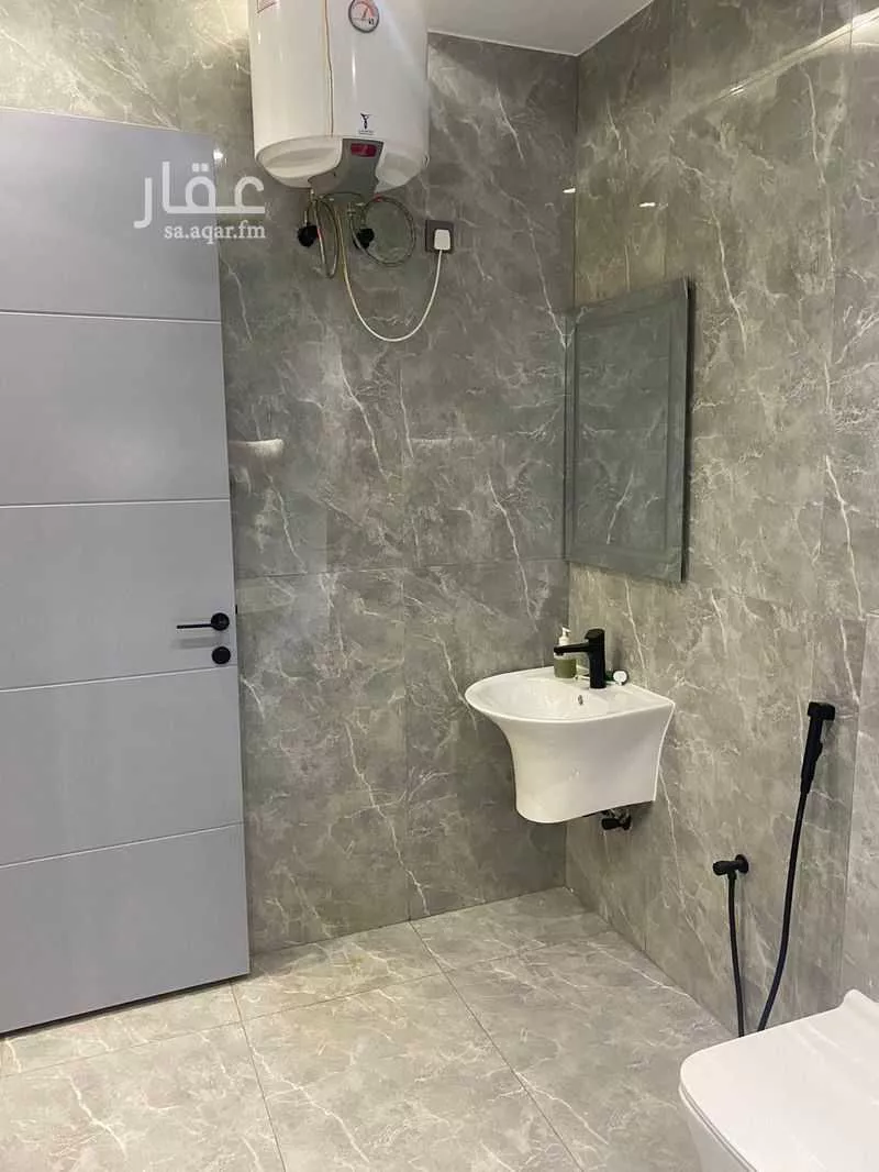 فيلا 8 غرف في الملك فهد 2