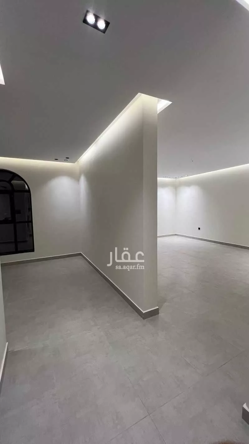 فيلا 8 غرف في الملك فهد 2