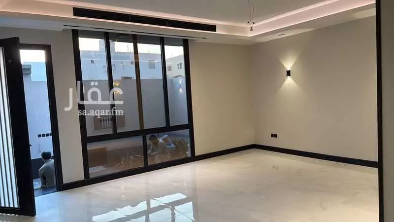 فيلا 7 غرف في الشراع 5