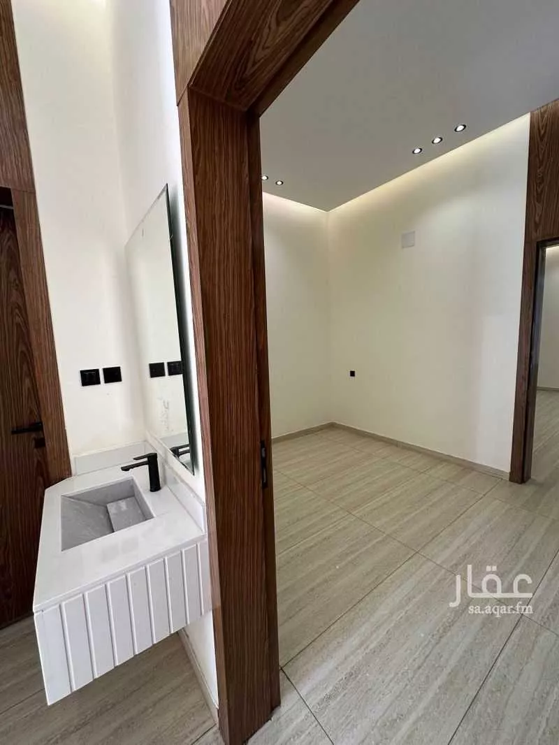 دور 5 غرف في أحد 4