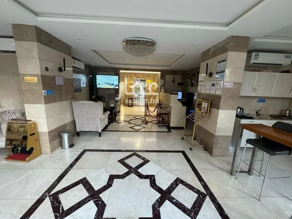 عمارة 896 م² في النزهة 4