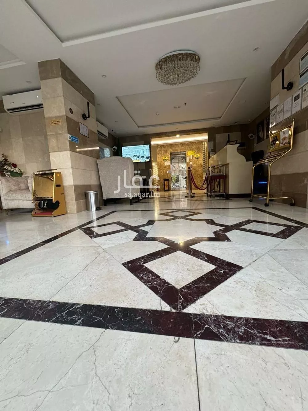 عمارة 896 م² في النزهة 5