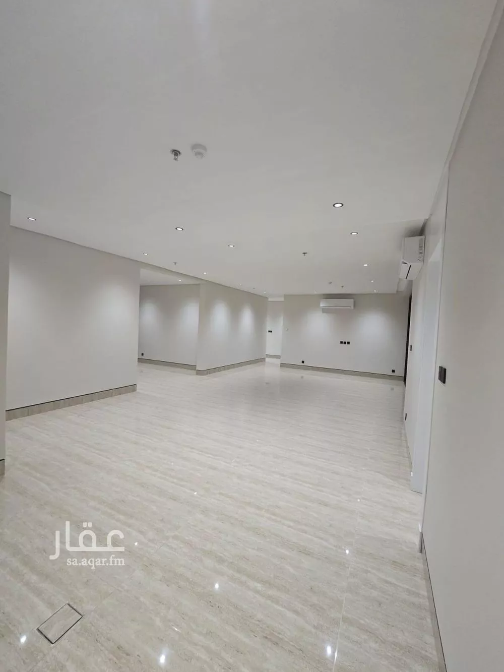 شقة 5 غرف في ضاحية الملك فهد 1