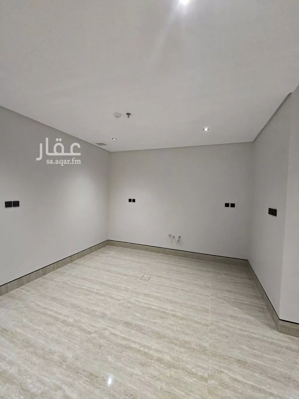 شقة 5 غرف في ضاحية الملك فهد 4