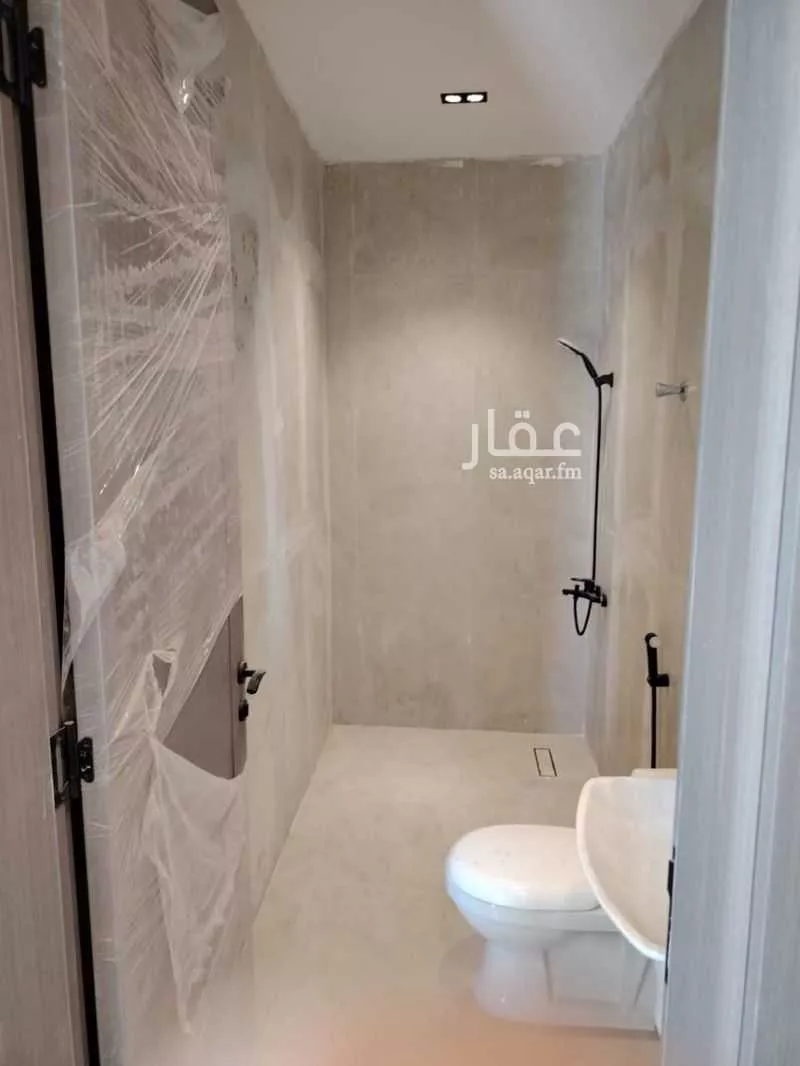 5 bedroom villa in Ar Rakah Al Janubiyah, Eastern Province 8