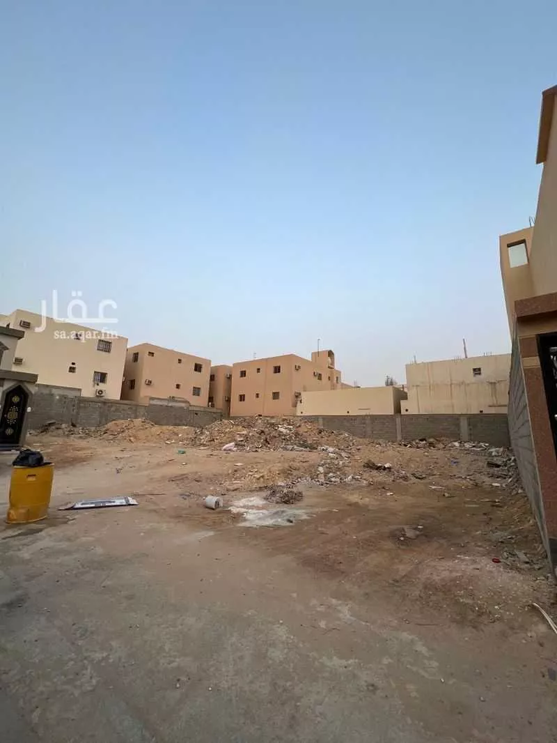 أرض 813 م² في الجنادرية 2