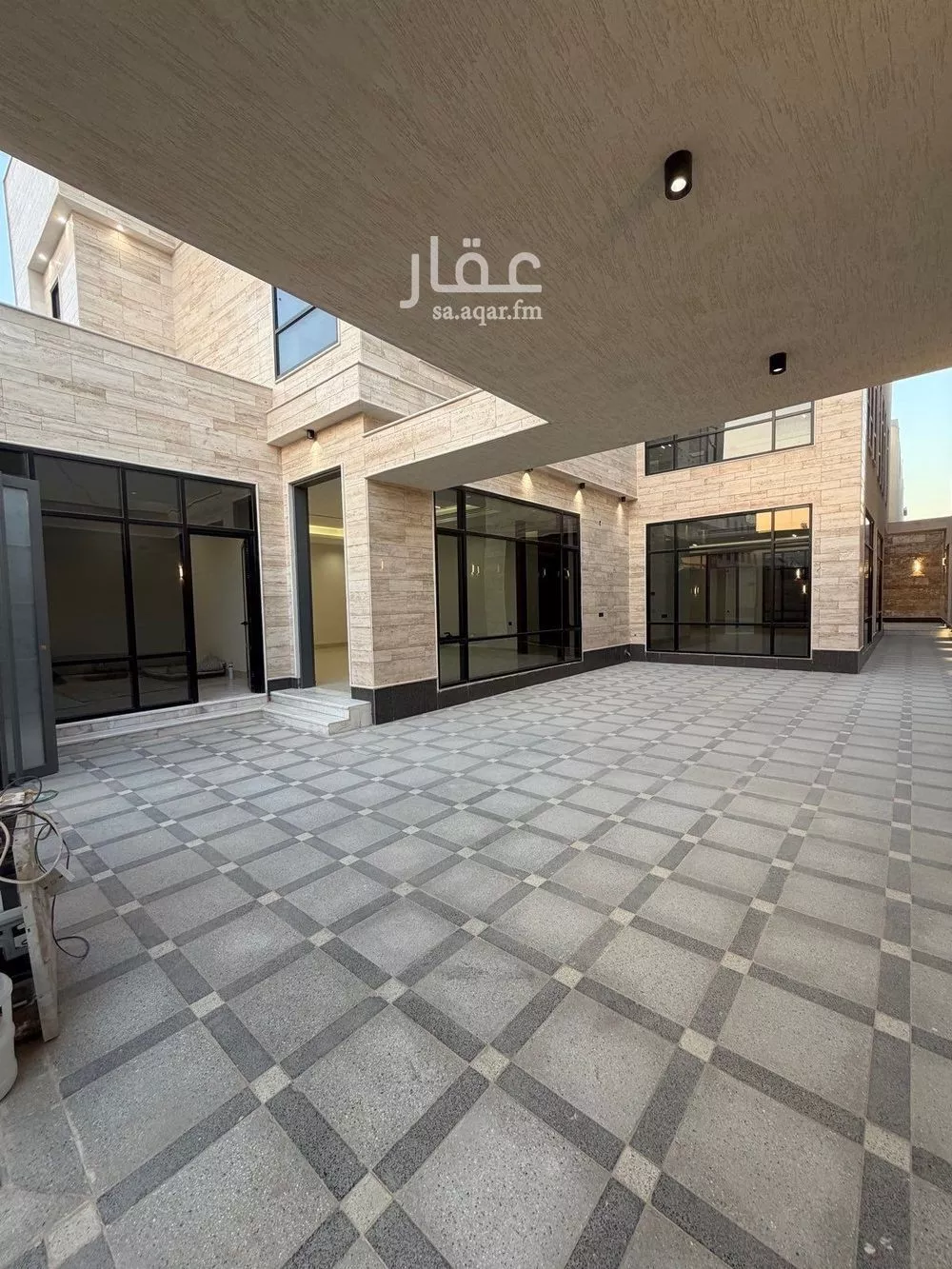 فيلا 6 غرف في المهدية 5