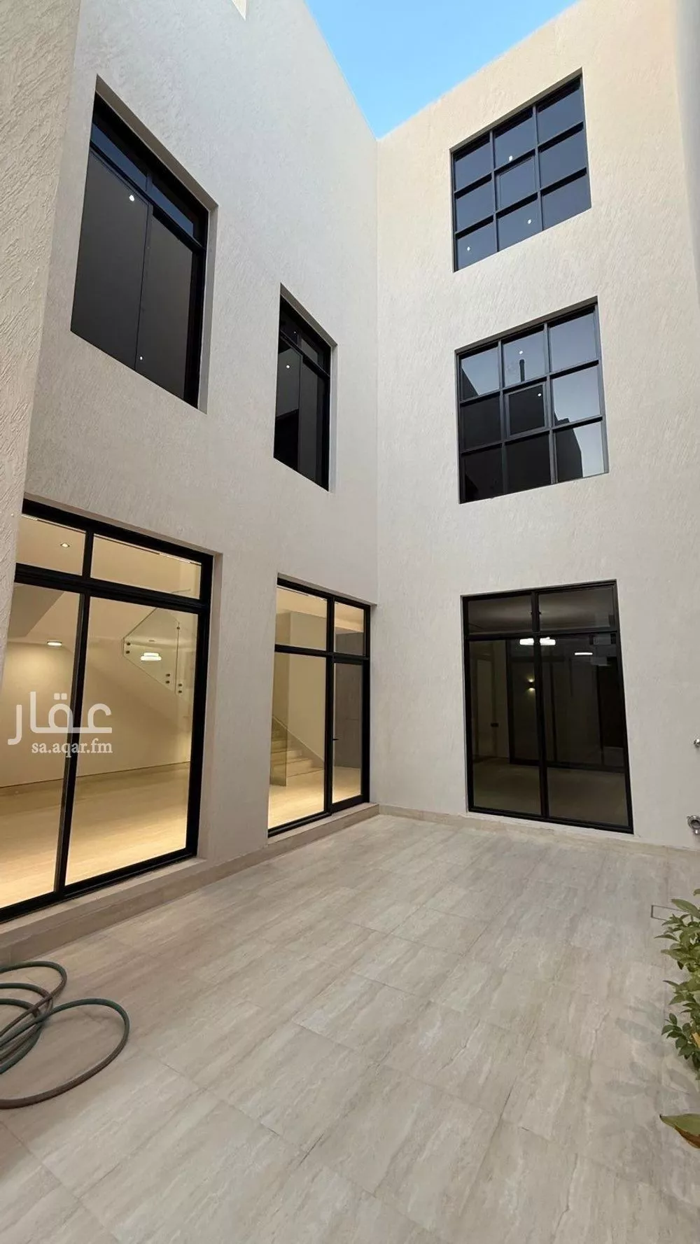 فيلا 6 غرف في المهدية 5