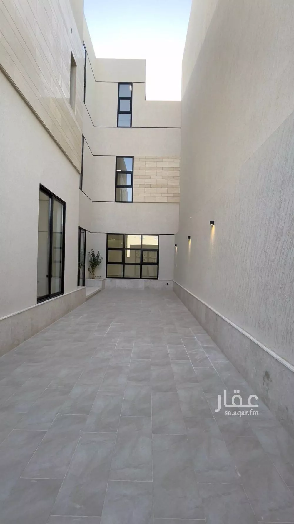 5 bedroom villa in Al Mahdiyyah 2