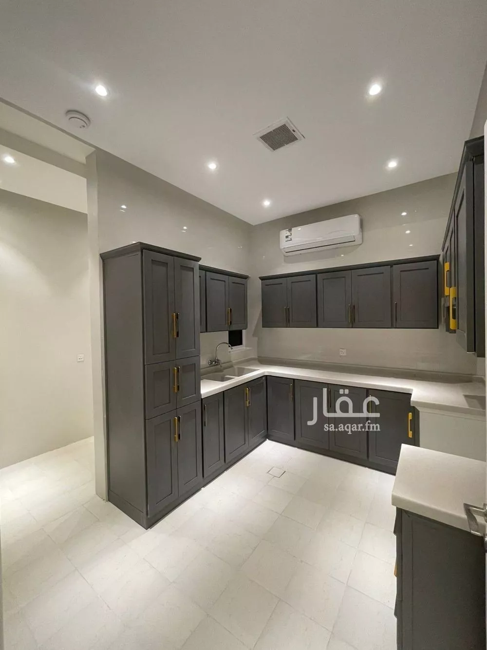 شقة 4 غرف في الملقا 1