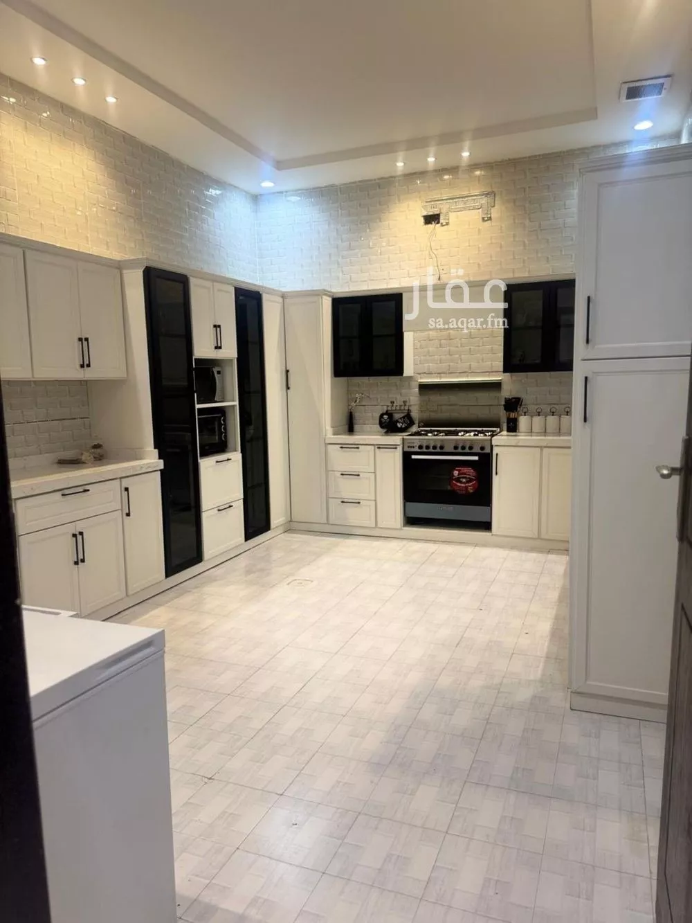 9 bedroom villa in Al Rimal 2