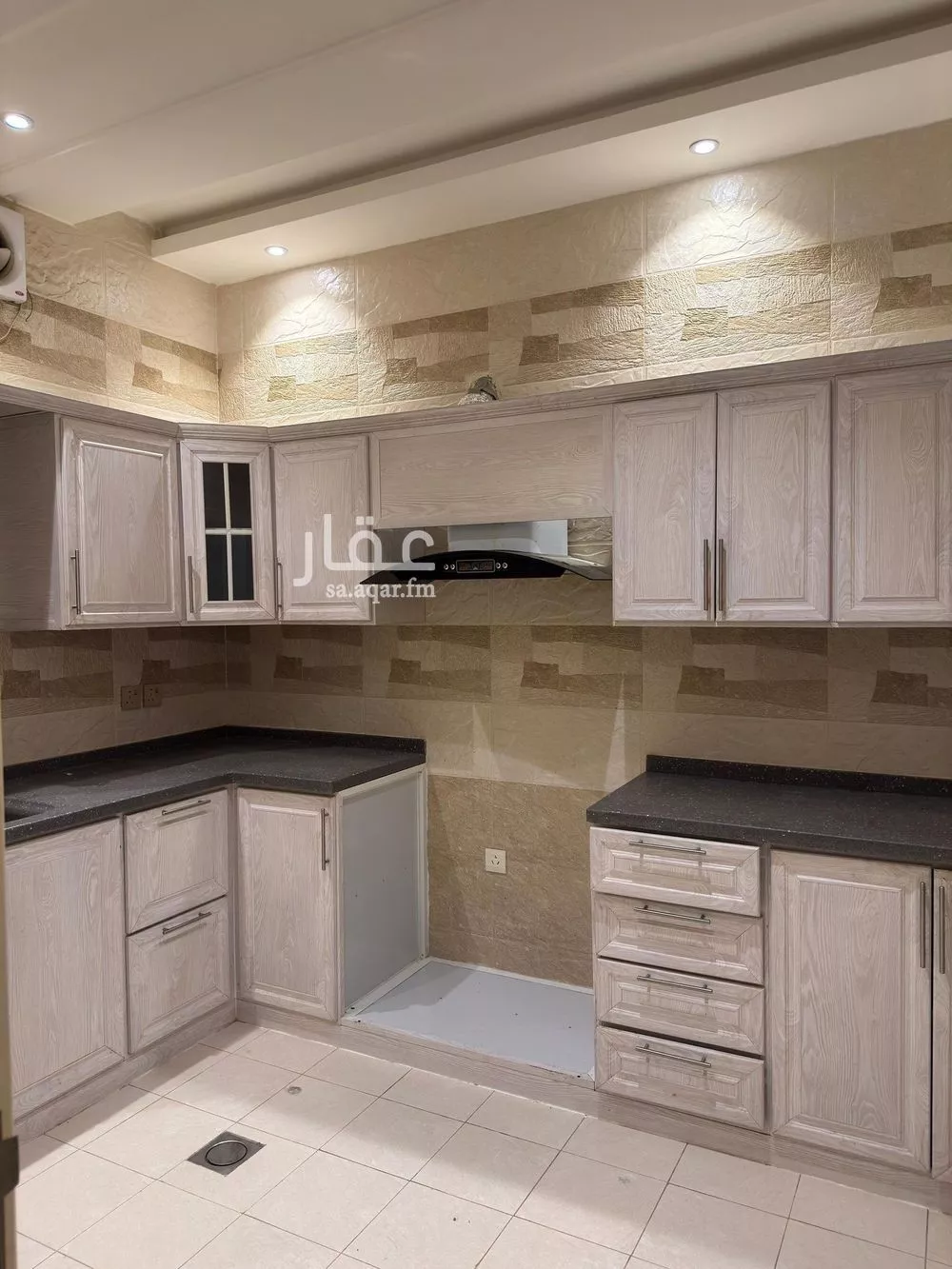 5 bedroom villa in Ar Rakah Al Janubiyah, Eastern Province 6