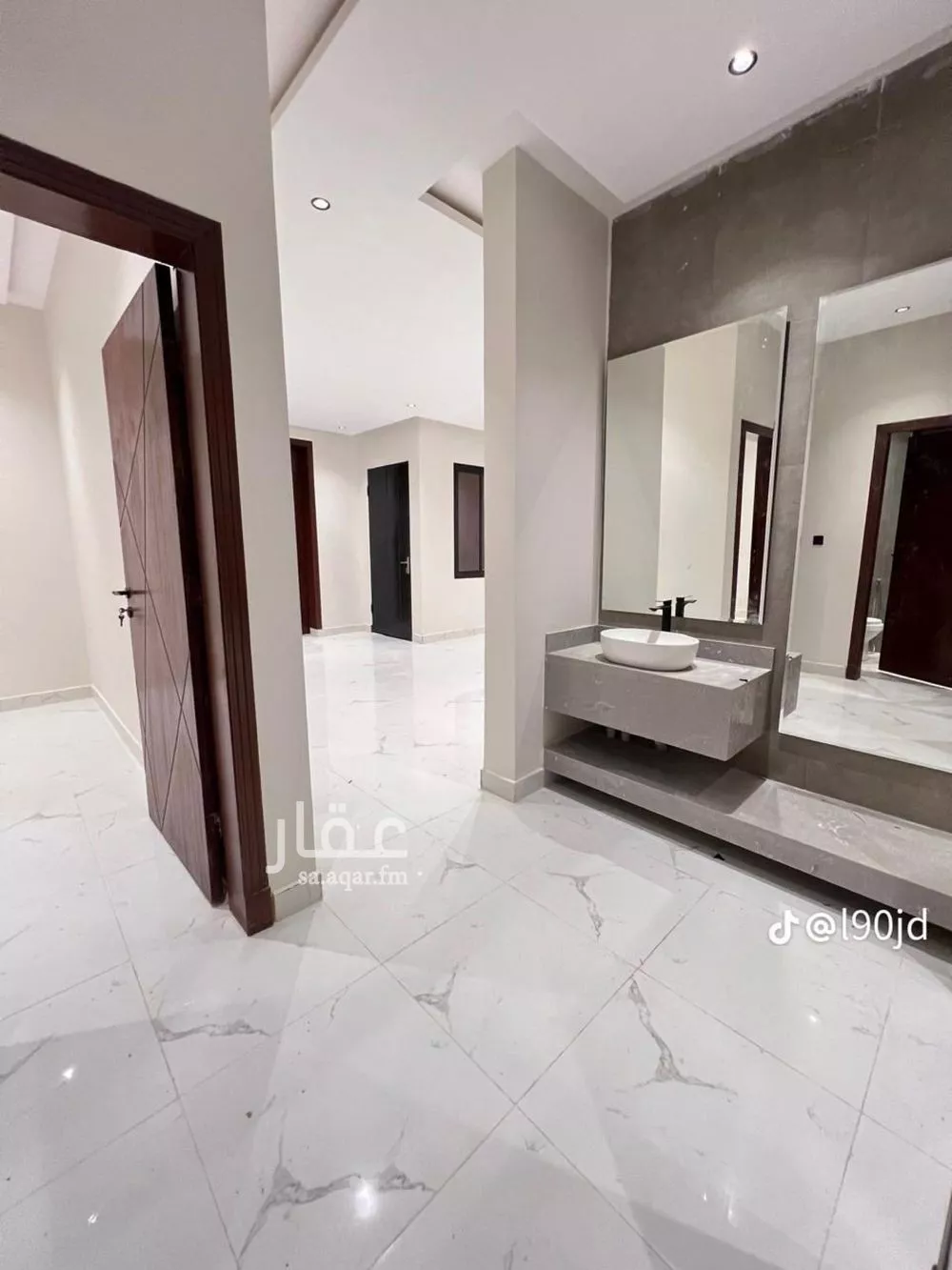 3 bedroom floor in Al Janadriyah 4