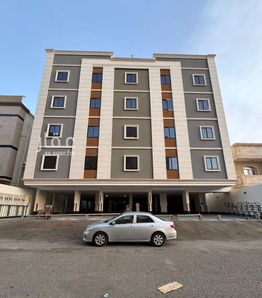 شقة 6 غرف في الريان 1