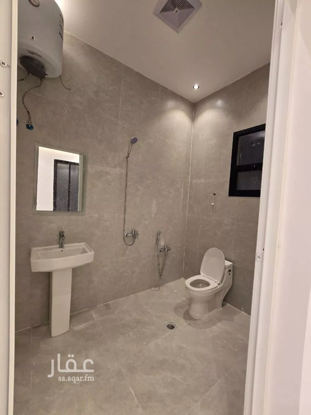 7 bedroom apartment in Al Janadriyah 4