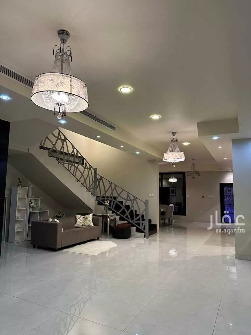 فيلا 7 غرف في طيبة 4