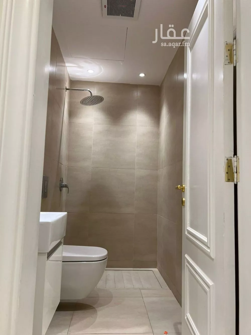 شقة 3 غرف في الملقا 4