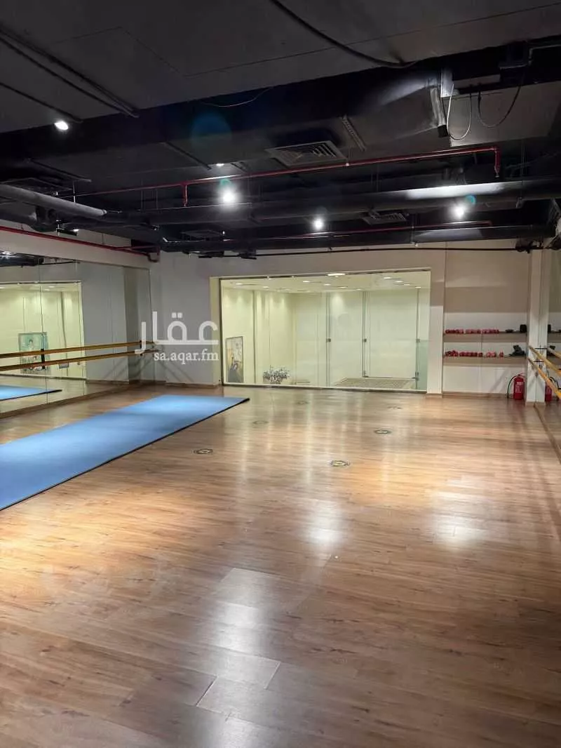 1920 sqm shop in East Beach 5