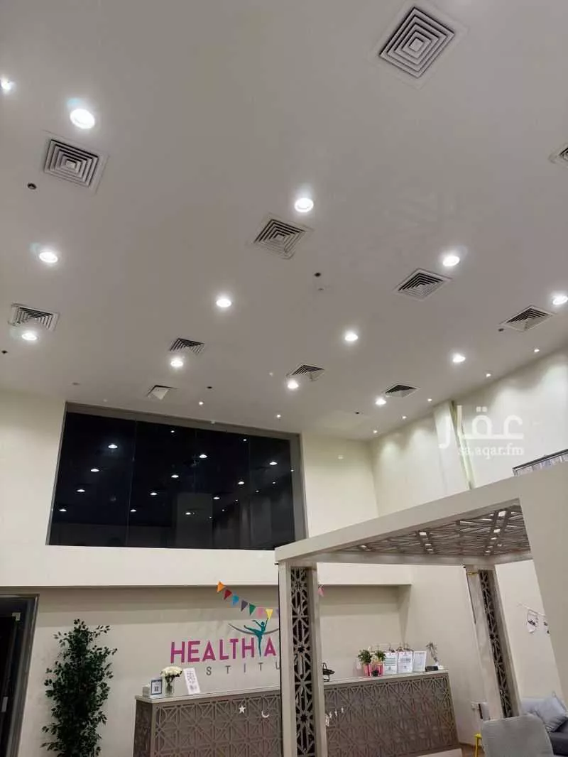 1920 sqm shop in East Beach 2