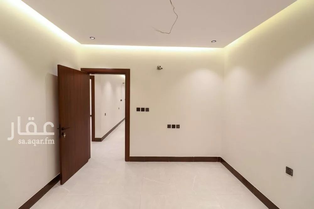 شقة 4 غرف في الروضة 3