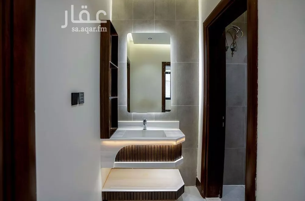 شقة 4 غرف في الروضة 4