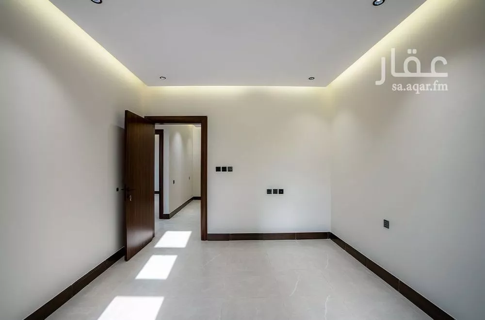 شقة 4 غرف في الروضة 5