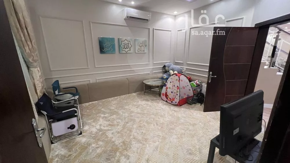 فيلا 8 غرف في العارض 4