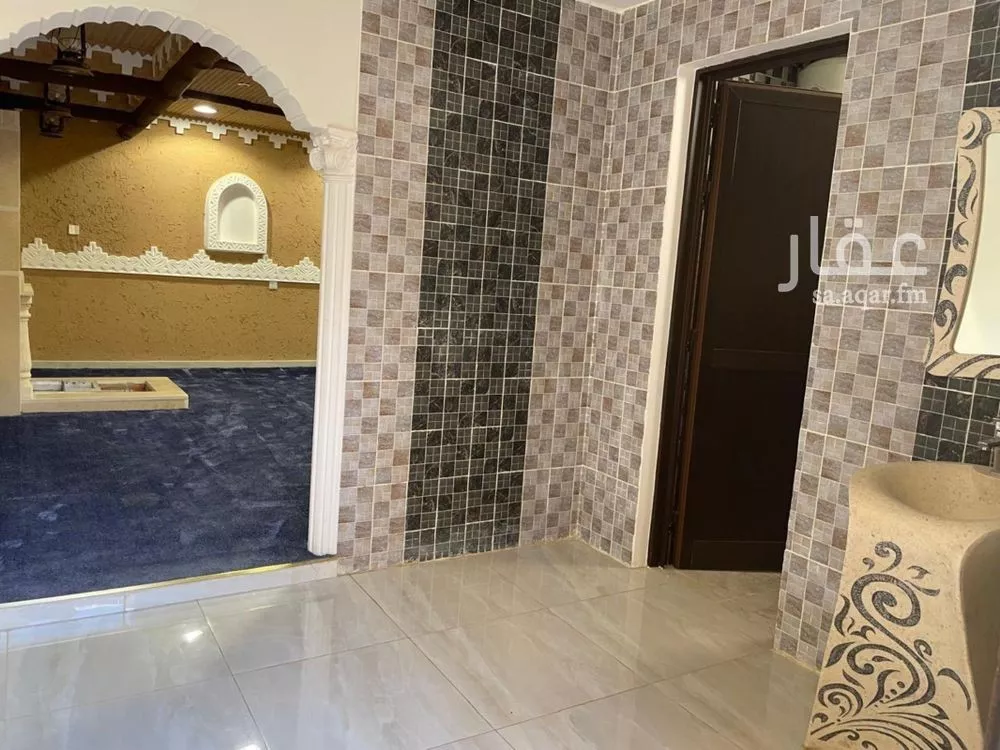 4 bedroom villa in Dhahrat Al Badiah, Riyadh 9