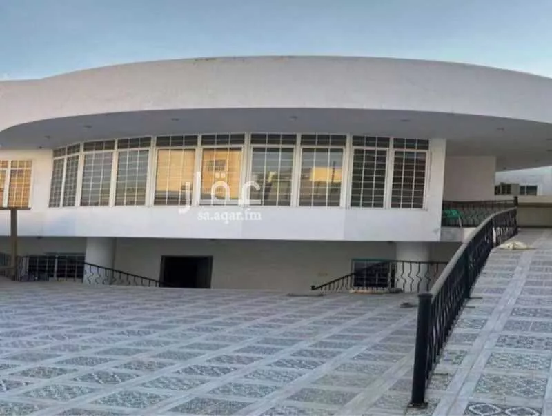 14 bedroom apartment in Batha Quraysh 1