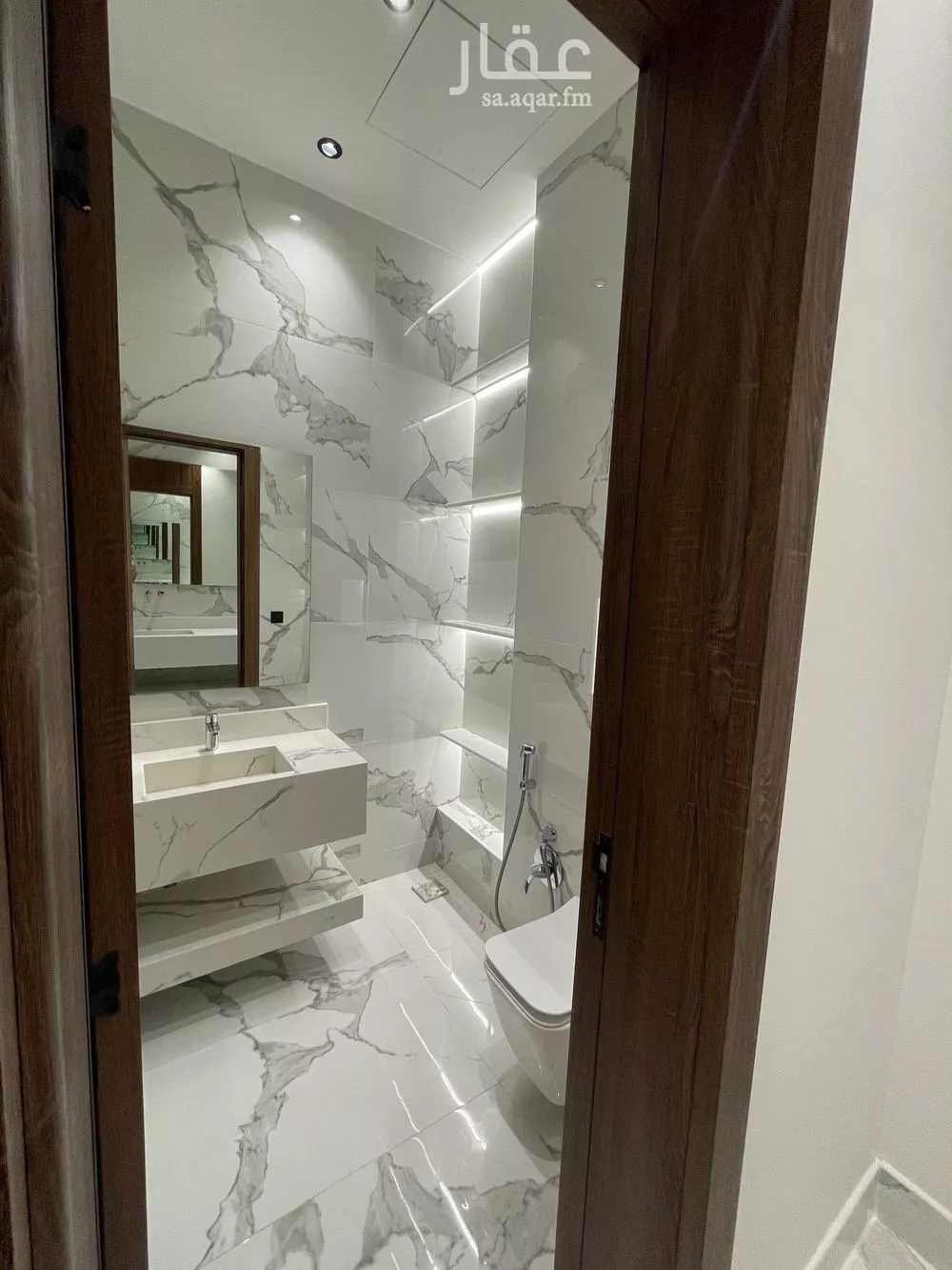 6 bedroom villa in Al Mahdiyyah 3