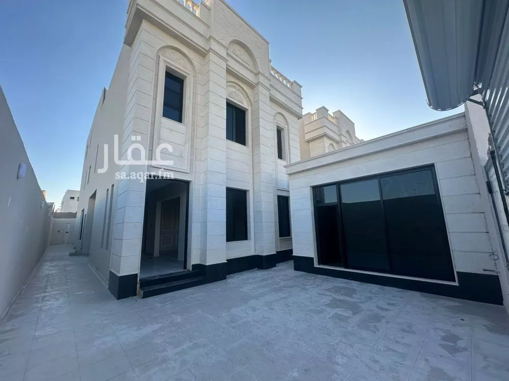 فيلا 7 غرف في الشراع 3