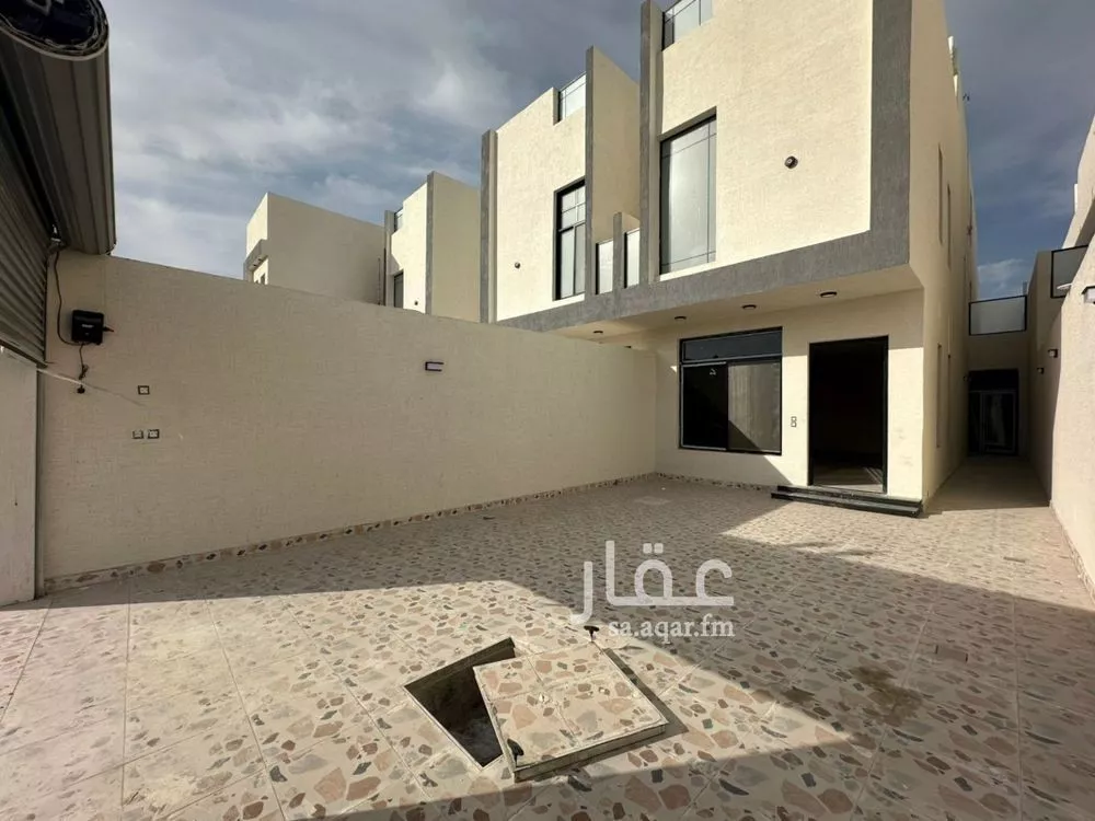 فيلا 7 غرف في الامواج 2