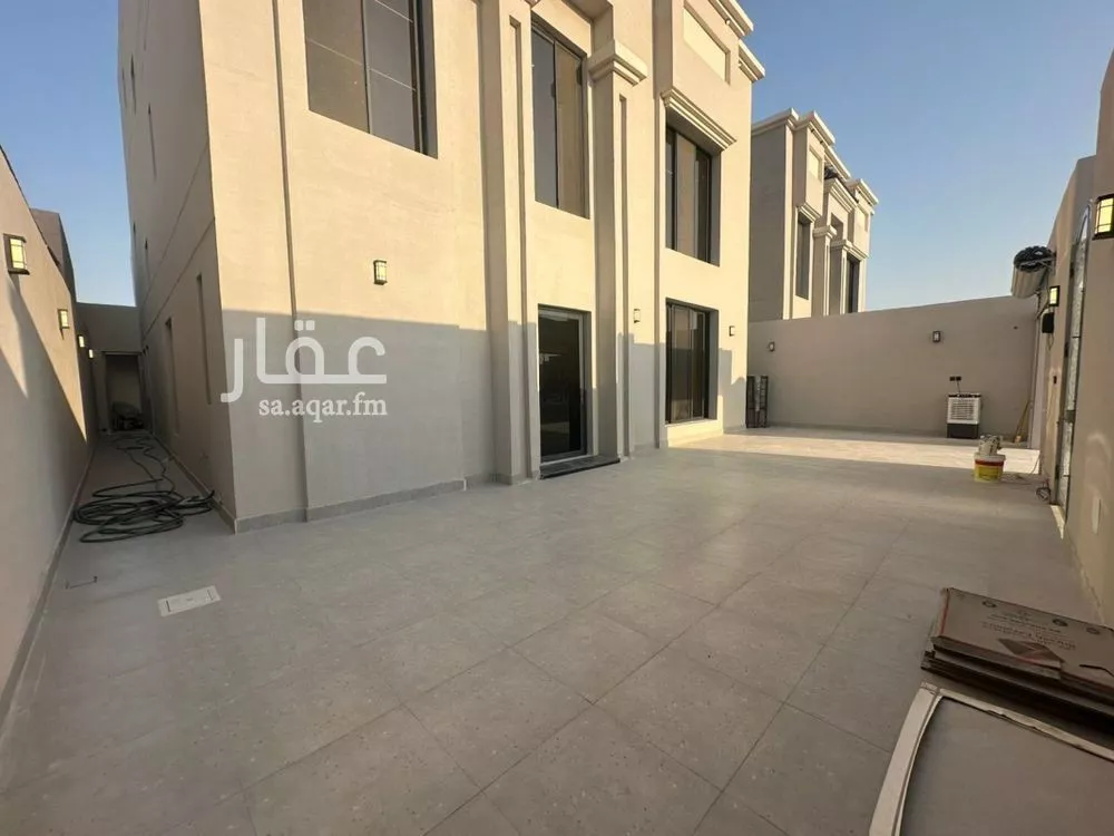 7 bedroom villa in Al Amwaj 2