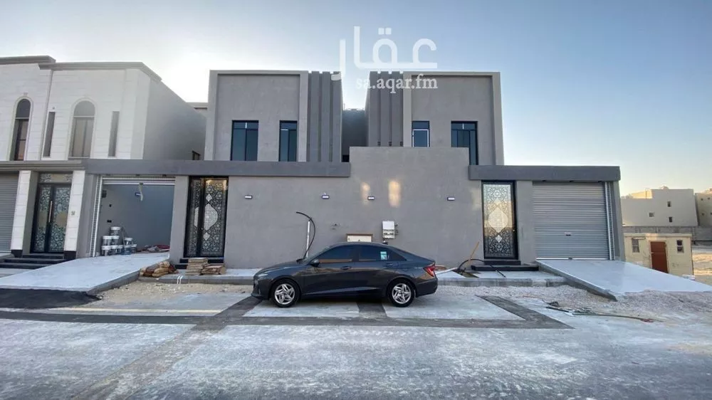 فيلا 7 غرف في العقيق 2