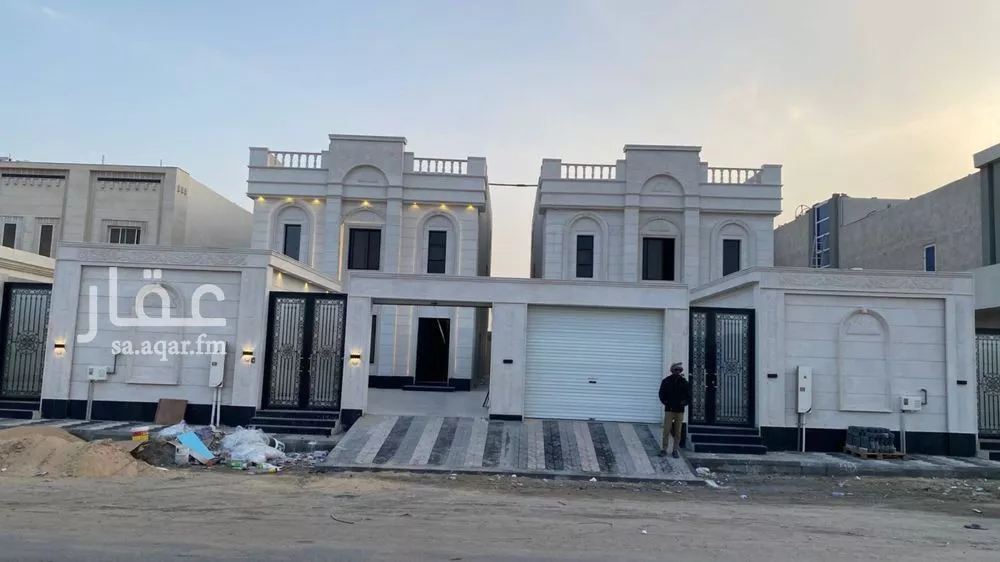 فيلا 9 غرف في الامواج 1