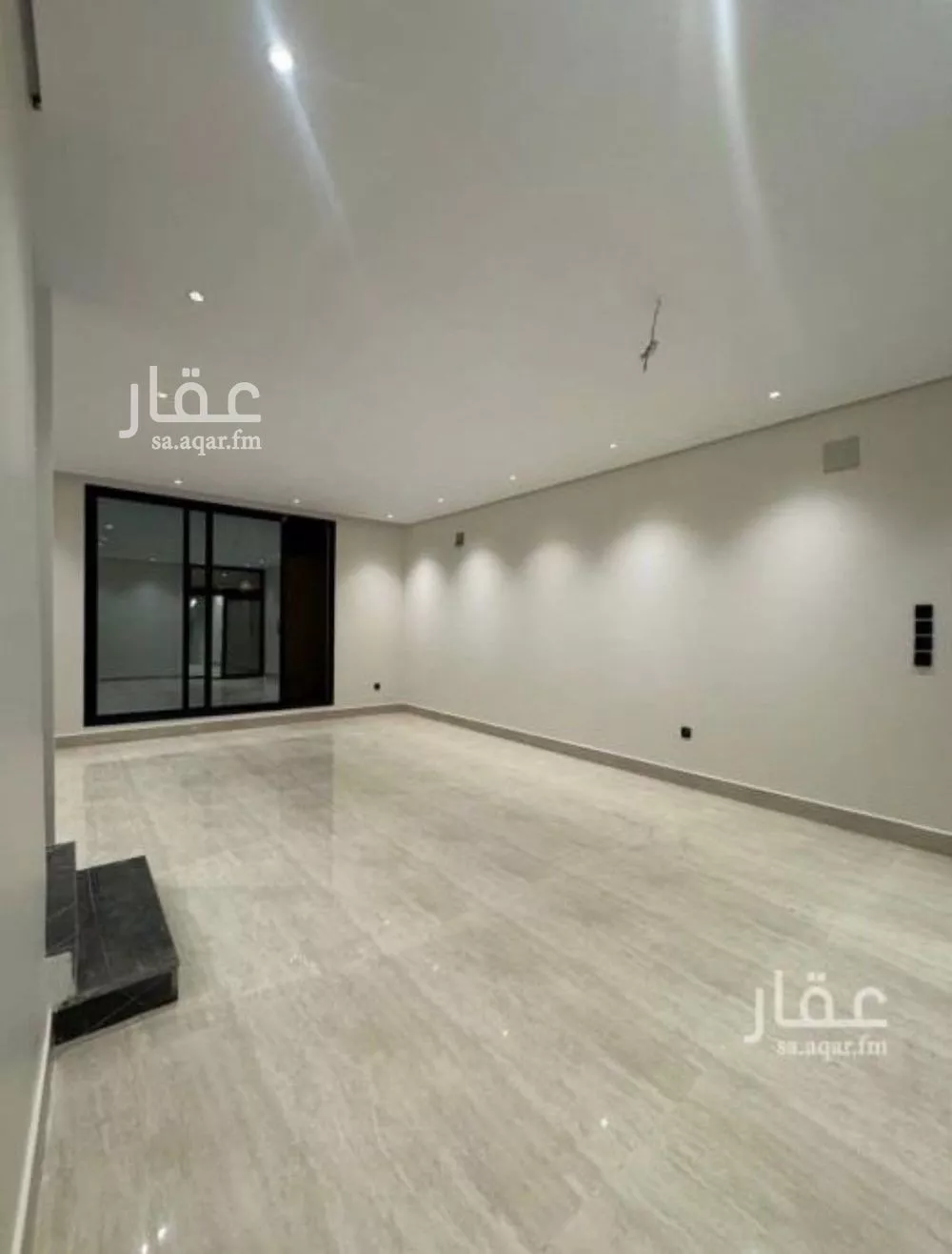 فيلا 7 غرف في الامواج 5