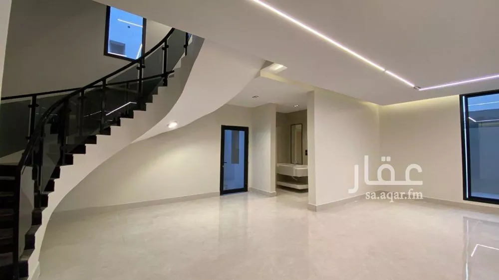 فيلا 7 غرف في العقيق 5