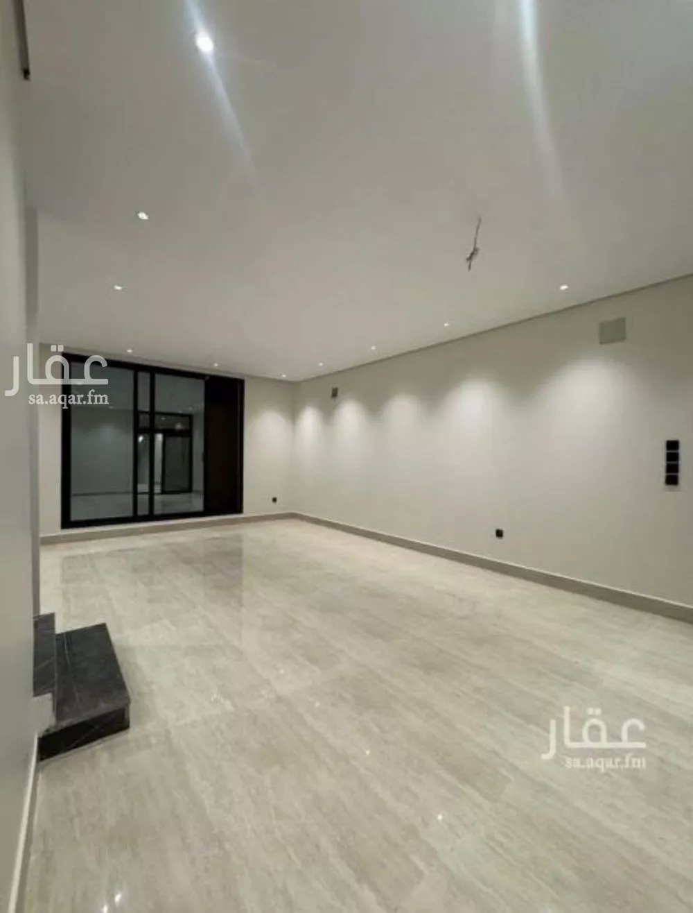 فيلا 7 غرف في الامواج 4