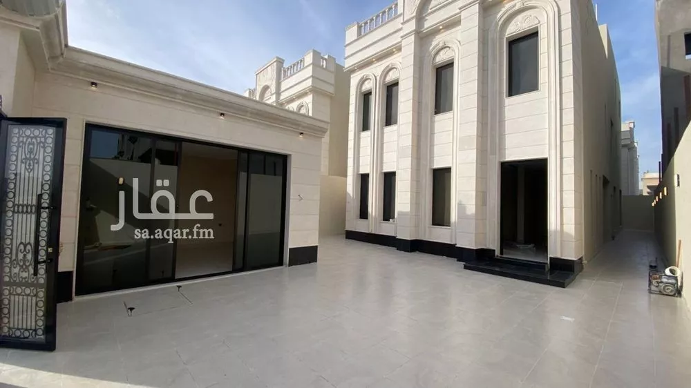 فيلا 9 غرف في الامواج 2