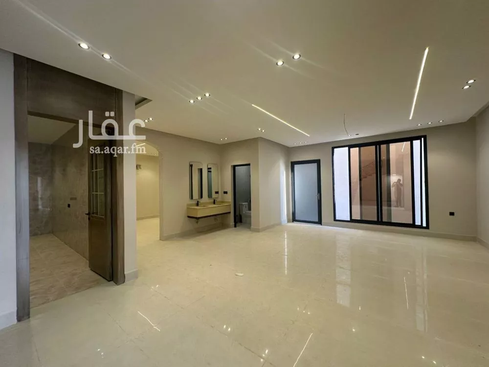 7 bedroom villa in Al Amwaj 3