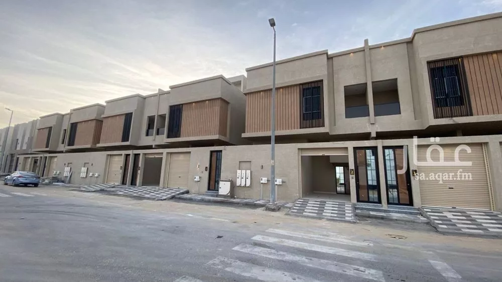 شقة 4 غرف في الامواج 4