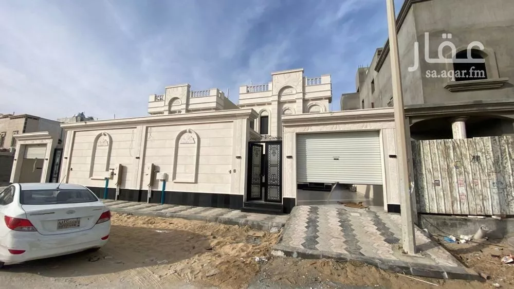 فيلا 9 غرف في الامواج 5