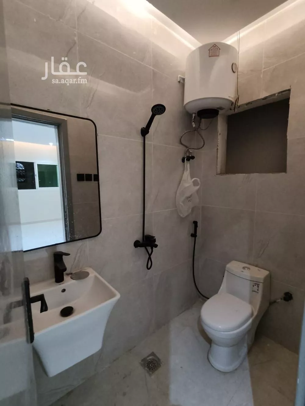 شقة 1 غرف في العقيق 5