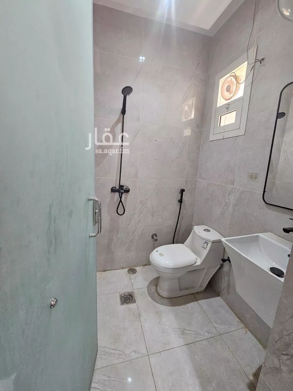 شقة 1 غرف في العقيق 5