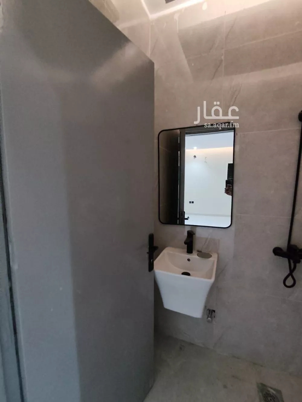 شقة 1 غرف في العقيق 2